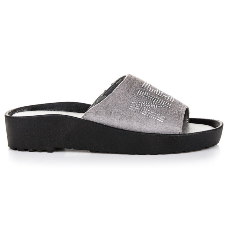Babuchas vinceza ante gris