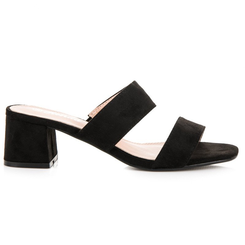 Renda Babuchas ante negro