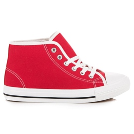 Zapatillas rojas por encima del tobillo. rojo
