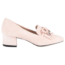 Mocasines en el poste rosa