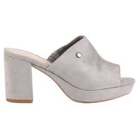 Milaya Zapatillas en el puesto gris