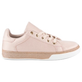 Deportivas rosas atadas rosado