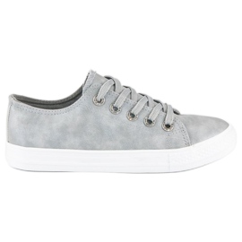 Zapatillas de deporte de moda con un enlace. gris