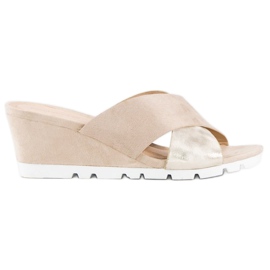 Ideal Shoes Zapatillas cuña beige