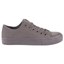 Zapatillas gris oscuro en un enlace