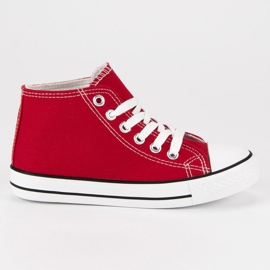 Atado zapatillas por encima del tobillo. rojo