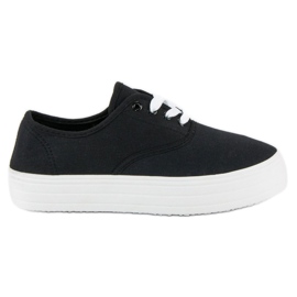 Zapatillas negras en la plataforma. negro