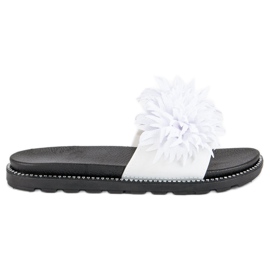Zapatillas con pompón blanco