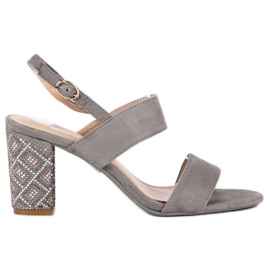Sandalias con estilo con perlas gris