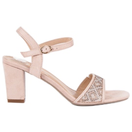 Elegantes sandalias de tacón marrón
