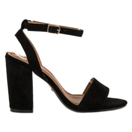 Tina&Co Sandalias con estilo en un puesto negro