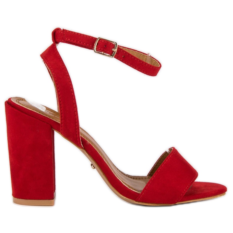 Tina&Co Sandalias con estilo en un puesto rojo