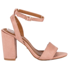 Tina&Co Sandalias con estilo en un puesto rosado