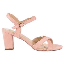 Lovit Sandalias de gamuza en un post rosa