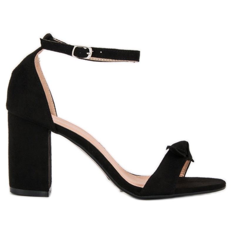 Diamantique Sandalias elegantes en un poste negro