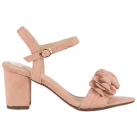 Top Shoes Sandalias rosas en un post