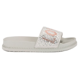 Zapatillas de amor con estilo gris