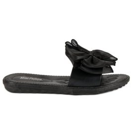 Zapatillas con lazo negro