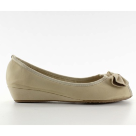 Bailarina en tacones bajos 8550 beige.