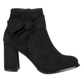 Botines de ante con tacón negro