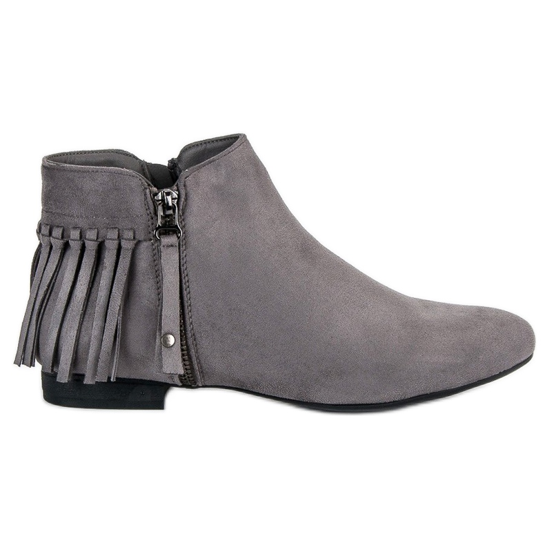 Vinceza Botas ante gris