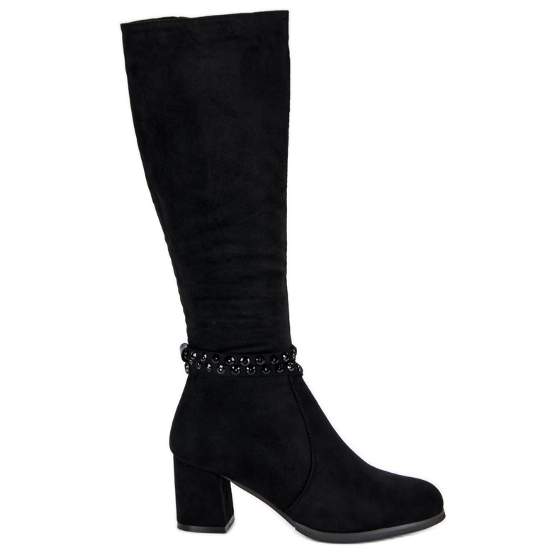 Botas de ante en el poste negro