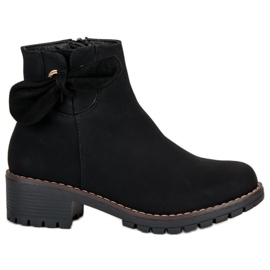 Botas negras de tacón negro