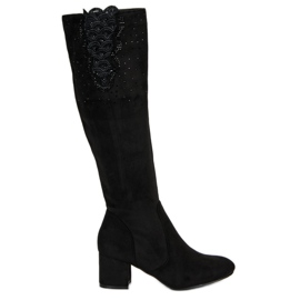 Elegantes botas de tacón negro