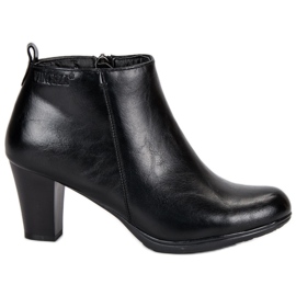 Botas elegantes en el post VINCEZA negro