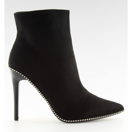 Botas negras ZY153 negras en un alfiler negro