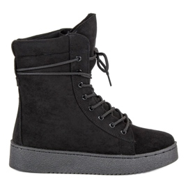 Zapatos atados para el invierno negro