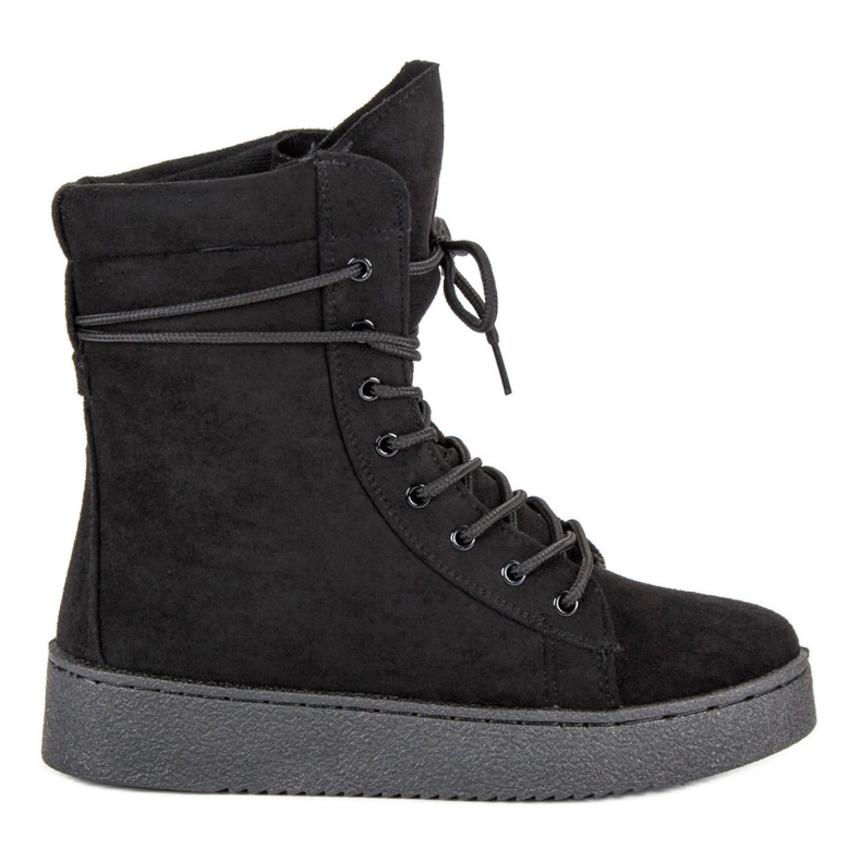 Zapatos atados para el invierno negro