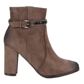 Botas de ante de tacón alto de VINCEZA marrón