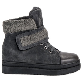 Botas grises cálidas