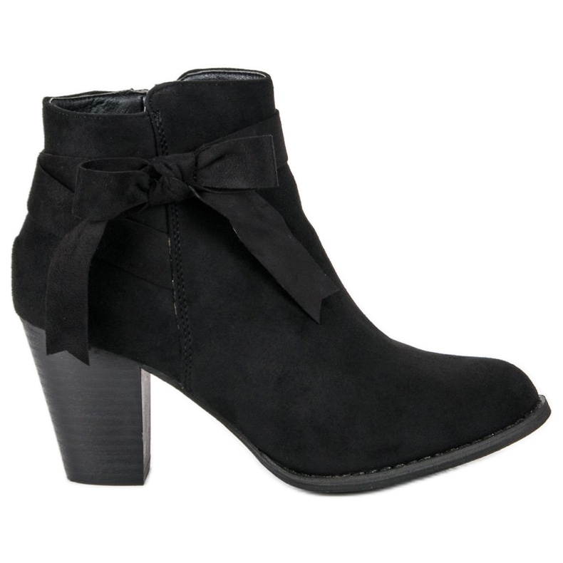 SDS Botines negros en el poste