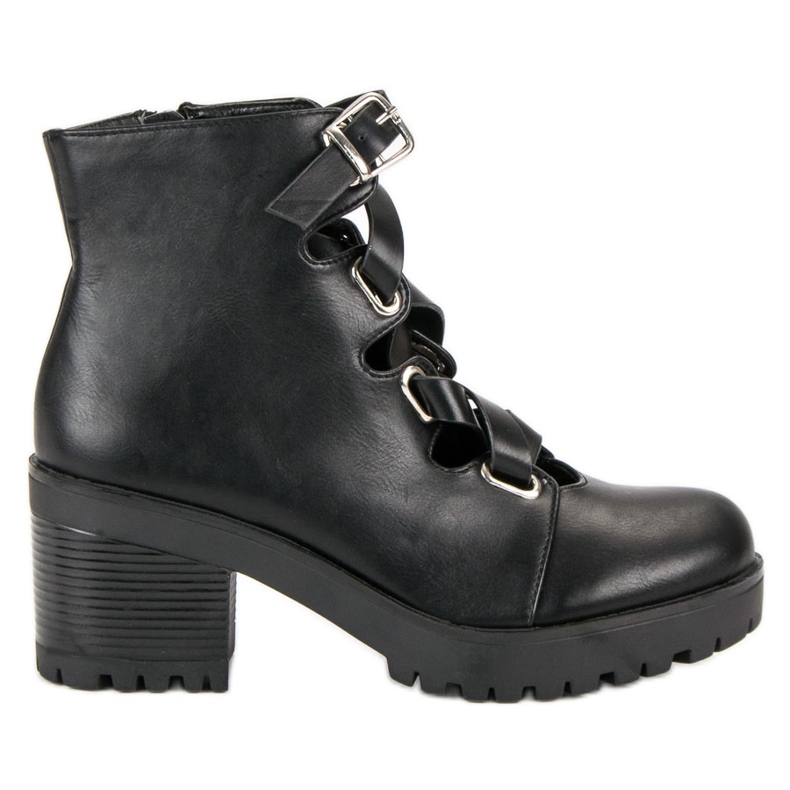 Botas de moda para el otoño. negro Botas de moda para el otoño. negro
