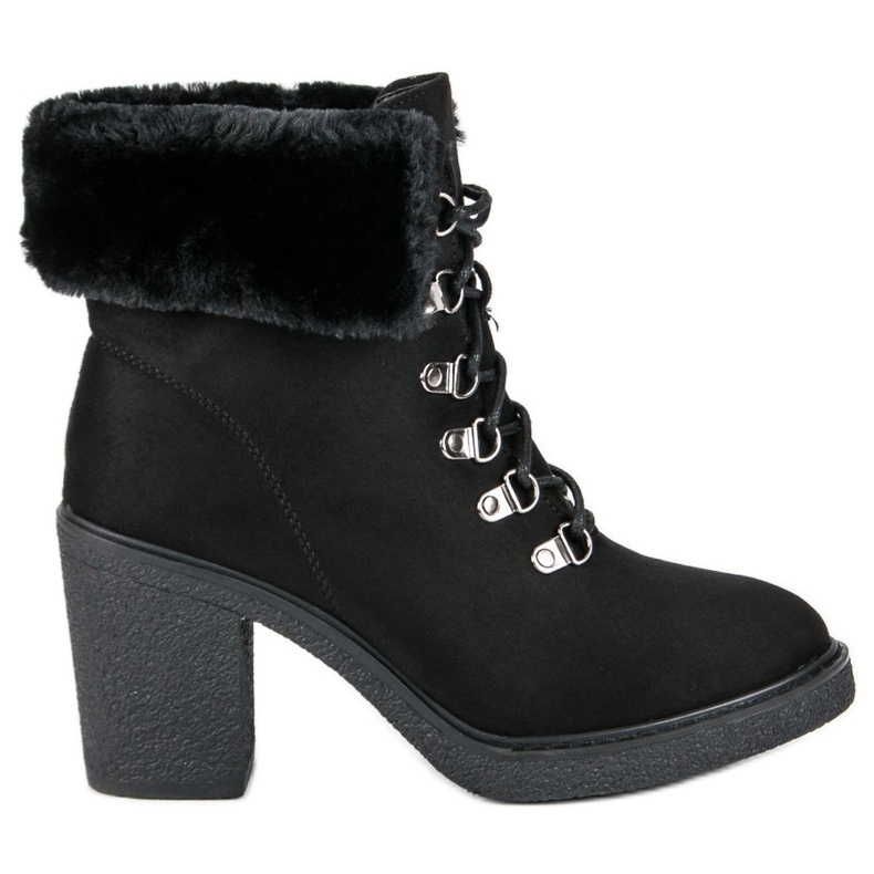 Juliet Botas atadas en el poste negro