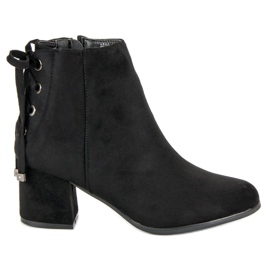Botas de mujer con ribete negro