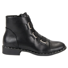 Filippo Botas con estilo negro