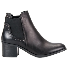 Botas en un poste negro Botas en un poste negro