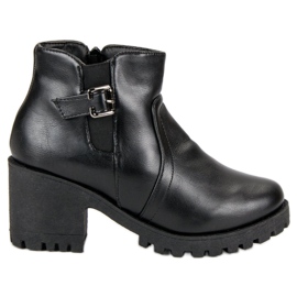 Botas negras con piel negro