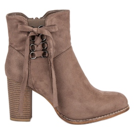 Super Mode Botas beige en el poste