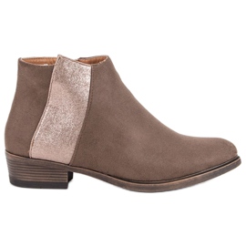 Janessa Botas beige clásicas