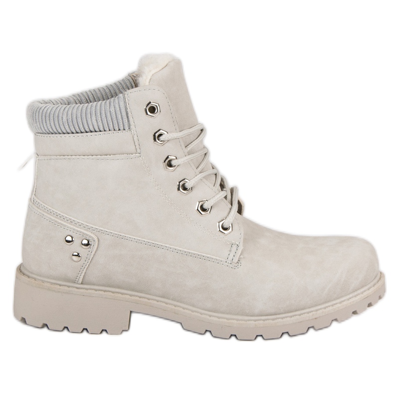 Botas de montaña grises con aislamiento