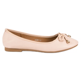 Bailarina en polvo con un lazo rosa