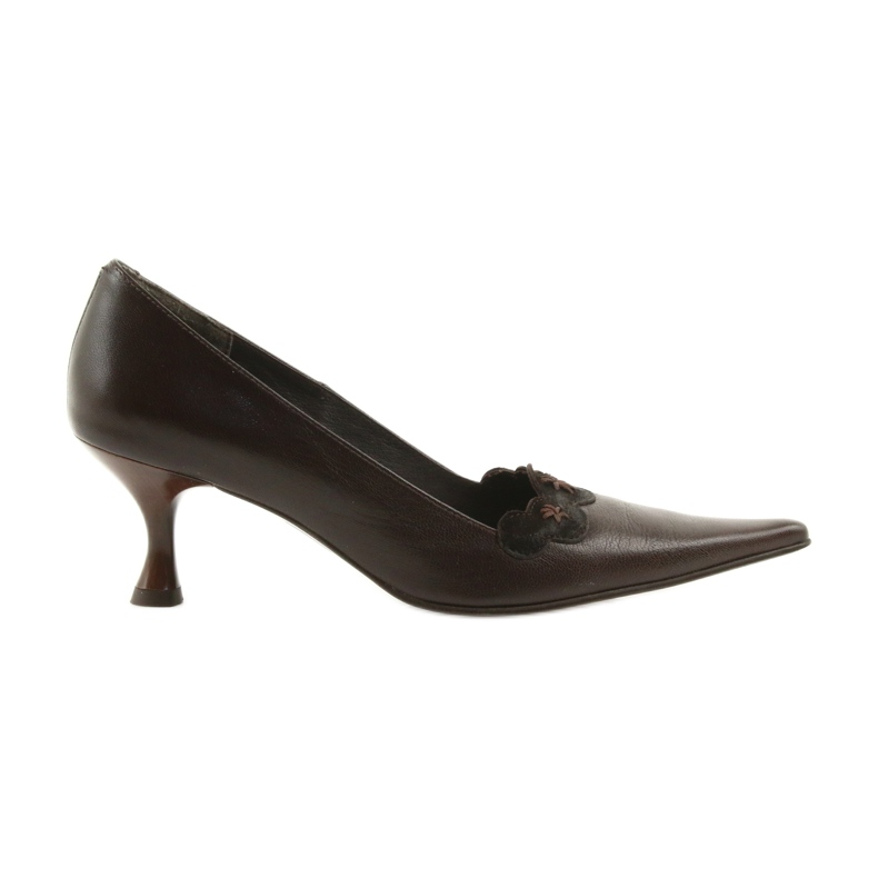 Bombas de piel marrón