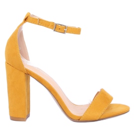 Sandalias amarillas en el poste Y2385-27 Amarillo