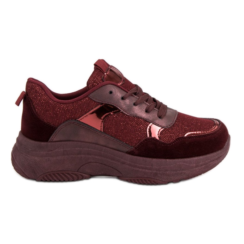 Zapatillas burdeos en la plataforma rojo