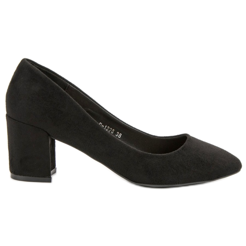 Ideal Shoes Bombas negras en un pilar negro