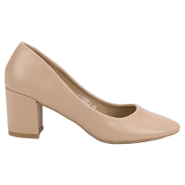 Ideal Shoes Zapatos de tacón beige clásicos